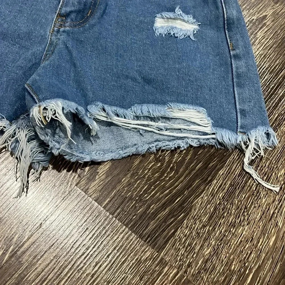 Woman’s jean shorts xxs petite - Picture 3 of 4